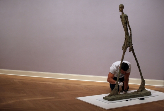 2015년 독일 뮌스터 파블로 피카소 미술관에 전시된 알베르토 자코메티의 '걷는 사람'. /AFPBBNews=뉴스1