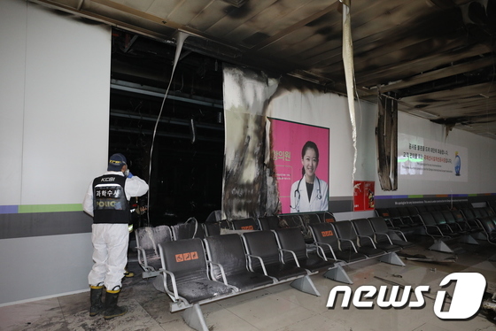 [사진]김포공항 국제선 1층 공사현장 화재