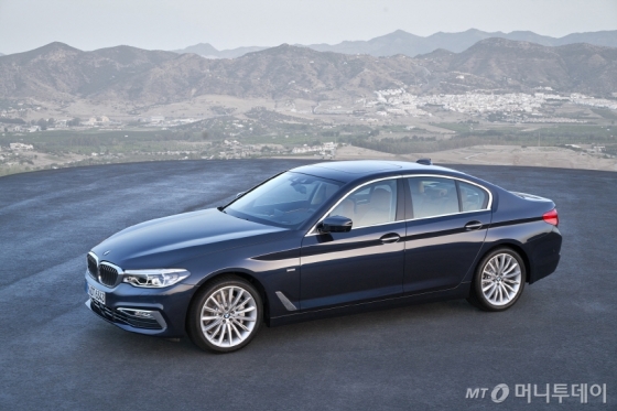 국내 수입차 시장을 이끌고 있는 BMW의 대표 모델 '뉴 5시리즈'/사진제공=BMW 그룹 코리아