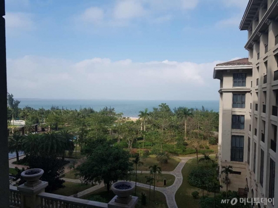 중국 하이난 힐튼 메이란 호텔에서 본 해변 모습/사진=진상현 베이징 특파원