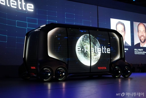 8일(현지시간) 미국 라스베이거스 만달레이베이 호텔에서 열린 'CES 2018'에서 공개된 토요타자동차 '이-팔렛트 콘셉트카'(e-Palette Concept Vehicle) /사진=김남이 기자