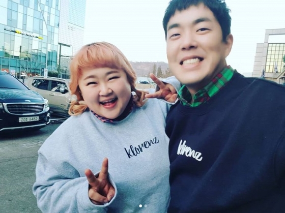 개그맨 커플 홍윤화(30·왼쪽), 김민기(35),  가 8년 열애 끝에 결실을 맺는다. /사진=홍윤화 인스타그램