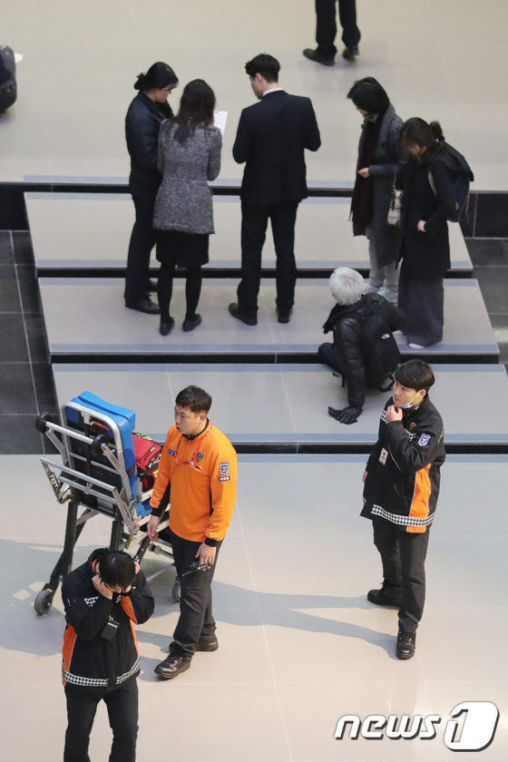 [사진]'개장 첫날부터 안전사고 발생한 인천공항 제2터미널'