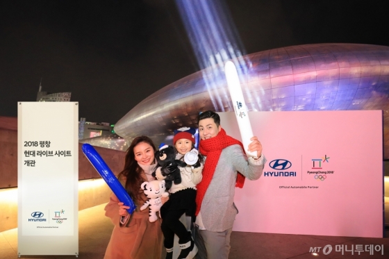 현대차는 서울 동대문디자인플라자(DDP) 어울림광장에 전국민 응원 에너지를 하나로 모아 축제의 장으로 만들기 위해 ‘2018 평창 현대 라이브 사이트 메인 스테이지’를 개관해 운영한다./사진제공=현대차 
