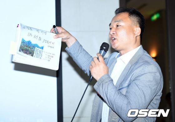 지난해 7월 이수성 감독이 서울 강남구 호텔프리마 옴니버스홀에서 공식 기자회견을 갖고 있다. /사진=OSEN