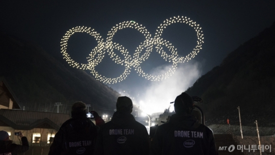 9일 열린 평창 동계올림픽 개막식에 등장한 인텔 드론/사진제공=인텔