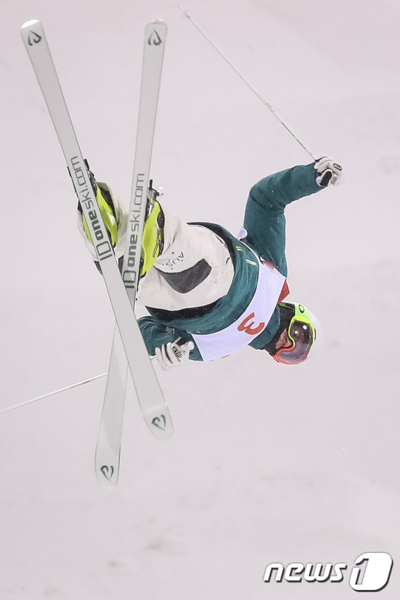 [사진]호주 맷 그레이엄 '제 점프 어때요?'