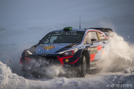 2018 WRC 2차 대회인 스웨덴 랠리에 참가해 경기를 펼치고 있는 현대차의 신형 i20 랠리카/사진제공=현대차 