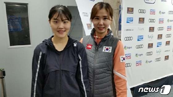 여자 쇼트트랙 대표팀의 이유빈(왼쪽)과 김예진. /사진=뉴스1<br>
<br>
