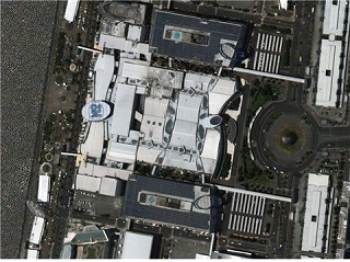 필리핀 마닐라에 위치한, 필리핀 최대 규모, 전세계 3번째 규모의 쇼핑몰인 SM 몰 오브 아시아. 총 3개의 건물로 이어져있으며, 가로 직선거리가 300m가 넘는 대규모 쇼핑몰임/사진=과학기술정보통신부/한국항공우주연구원