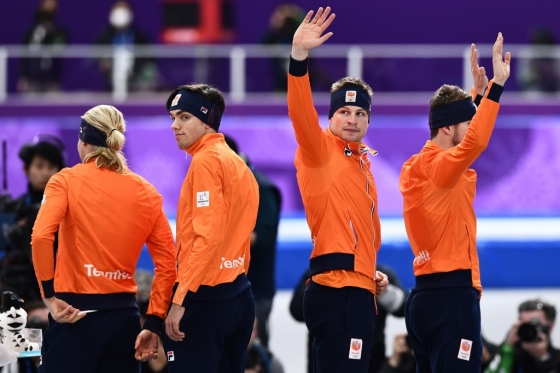 네덜란드는 21일 강릉 스피드스케이팅 경기장에서 열린 2018 평창 동계올림픽 스피드스케이팅 남자 팀추월에서 3위에 머물며 2회 연속 우승이 좌절됐다. /AFPBBNews=뉴스1