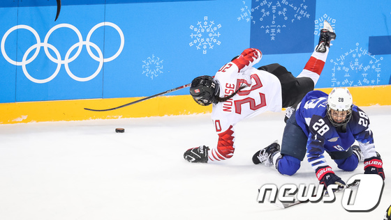 [사진]미국 vs. 캐나다 '여자 아이스하키 금메달은 어디로?'