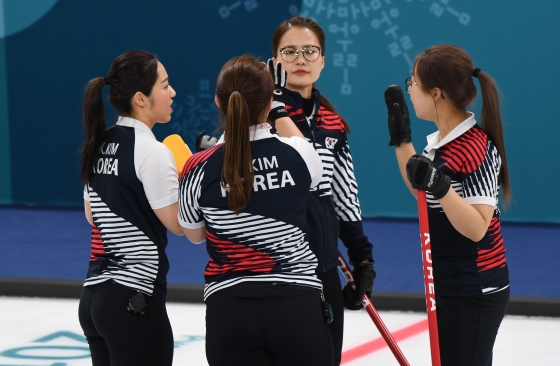 한국 여자 컬링이 일본을 꺾고 결승에 진출, 은메달을 확보했다. /사진=김창현 기자