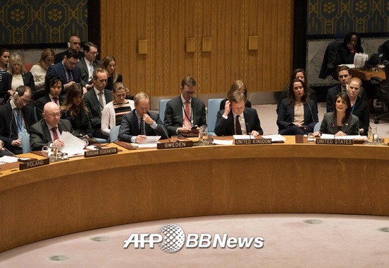 24일(현지시간) 유엔 안전보장이사회에서 시리아 내전 30일 휴전결의안 채택을 위한 표결을 진행 중이다. /AFPBBNews=뉴스1