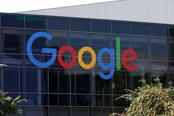 미국 캘리포니아 주 마운틴뷰에 위치한 구글 본사 건물에 걸린 구글 로고. /AFPBBNews=뉴스1