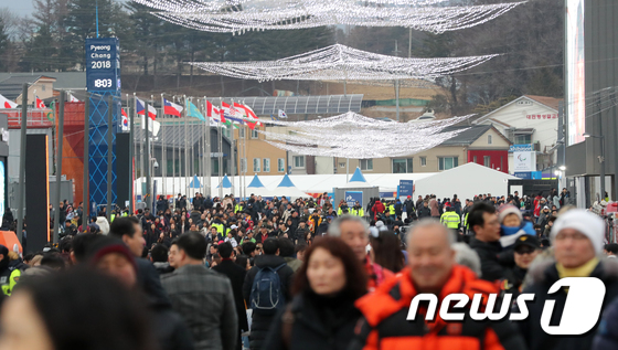 [사진]평창 패럴림픽 폐회식 찾은 관람객들