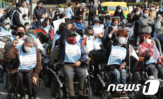 [사진]장애인단체 '장애인수용시설 폐지 촉구'