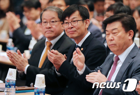 [사진]공정거래의 날 기념식 참석한 김상조