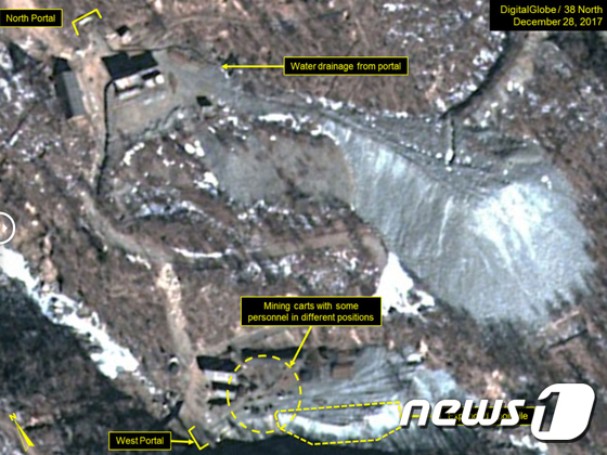 지난 1월 촬영된 풍계리 핵시험장 서쪽 갱도 지역(사진하단)의 모습.(디지털글로브/38노스) /사진=뉴스1