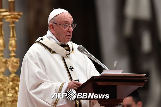 바티칸 성베드로대성당에서 미사를 집전하고 있는 프란치스코 교황. /사진=AFPBBNews=뉴스1