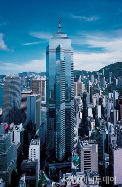 홍콩 '더센터' 빌딩. /사진제공=미래에셋대우