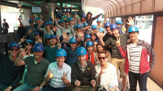 DMZ 관광에 참여한 외국인 관광객들 모습./사진제공=코스모진 여행사