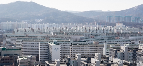 재건축을 앞둔 서울 강남구 은마 아파트 단지 전경. /사진제공=뉴스1