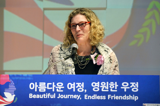캐서린 스티븐스 전 주한미국대사가 지난 2016년 한국에서 열린 한 행사에 참가해 축사를 하는 모습. /사진=뉴스1