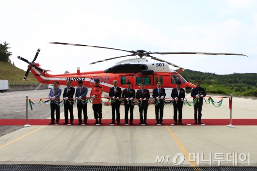 산림청 영암산림항공관리소는 영암산림항공관리소 격납고에서 산림청 최초로 도입된 수리온 헬기(KUH-1FS) 취항식을 개최했다.