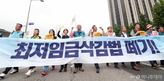 [사진]'최저임금 삭감법 폐기'