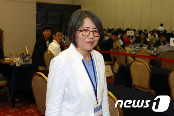 [사진]대입제도 개편을 위한 숙의토론회 참석하는 김영란 위원장