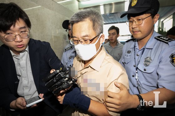  댓글조작 의혹 관련 혐의를 받고 있는 '드루킹' 김 모씨가 18일 오후 조사를 받기 위해 서울 강남구 드루킹 특검 사무실로 소환되고 있다. 2018.7.18/뉴스1  