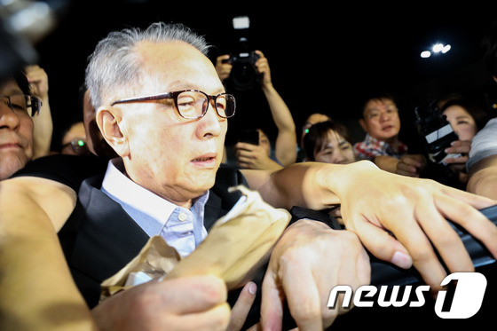 구속기간 만료로 석방된 김기춘 전 비서실장. 2018.8.6/뉴스1 © News1 성동훈 기자