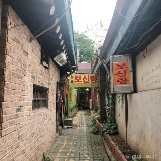 지난 13일 찾은 서울 종로구 한 보신탕 전문 식당의 모습. 얼마 전 폐업했다. /사진= 유승목 기자
