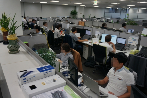 28일 경기 성남 분당에 위치한 나무기술 본사에서 회사 임직원들이 연구개발에 매진하고 있다. / 사진제공=나무기술