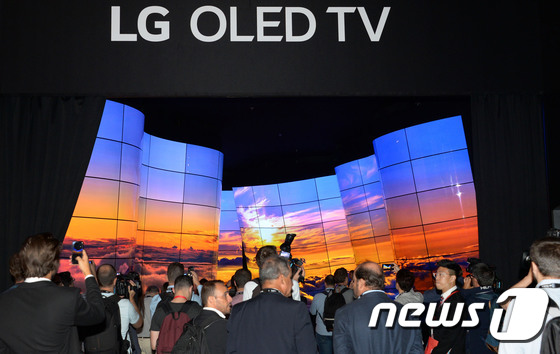 [사진]IFA 2018 '거대한 LG 올레드 티비'