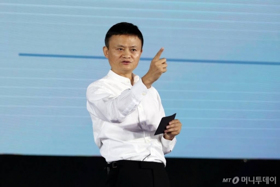 마윈<br><br>WUXI, Sept. 10, 2017 (Xinhua) -- Jack Ma, founder and chairman of China's e-commerce giant Alibaba, speaks at the World Internet of Things Exposition (WIOT) in Wuxi, east China's Jiangsu Province, Sept. 10, 2017. (Xinhua/Chen Wei) (lfj)
