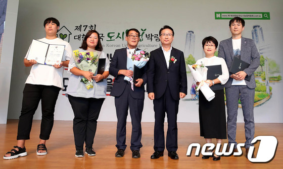 [사진]생활원예 중앙 경진대회 수상자들과 함께
