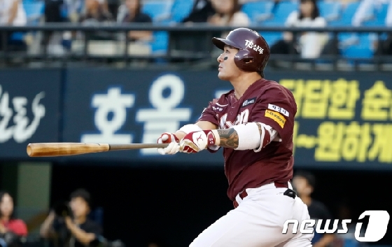 넥센 박병호, KBO 최초 5년 연속 '30홈런-100타점' 위업
