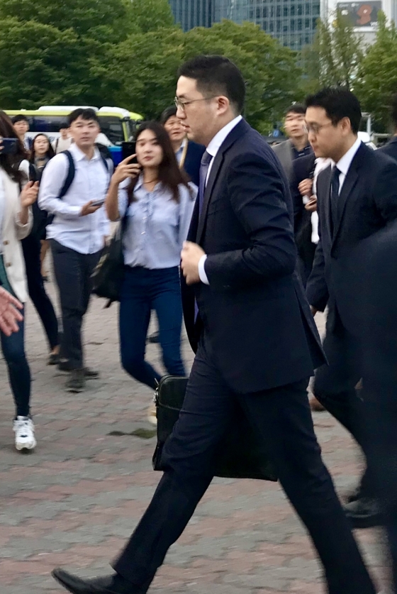 [사진]첫 방북길, 바쁜 걸음의 구광모 LG 회장