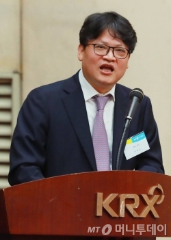 18일 오후 서울 여의도 한국거래소 국제회의장에서 열린 2회 머니투데이-IPO컨퍼런스 '문턱 낮아진 IPO, 성장으로 가는 필승 해법'에서 이재석 카페24 대표가 '테슬라 1호 어떻게 탄생했나'에 대해 발표하고 있다.