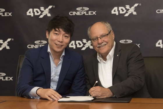 CJ CGV는 자회사인 CJ 4DPLEX와 캐나다 씨네플렉스 극장사업자가 13개 4DX관 추가 도입 계약을 맺었다고 20일 밝혔다. CJ 4DPLEX 최연철 미국법인장(왼쪽)과) 씨네플렉스 엘리스 제이콥 CEO<br>