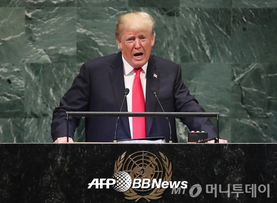 도널드 트럼프 미국 대통령이 25일(현지시간) 뉴욕 유엔본부에서 열린 유엔총회에서 연설을 하고 있다. /AFPBBNews=뉴스1