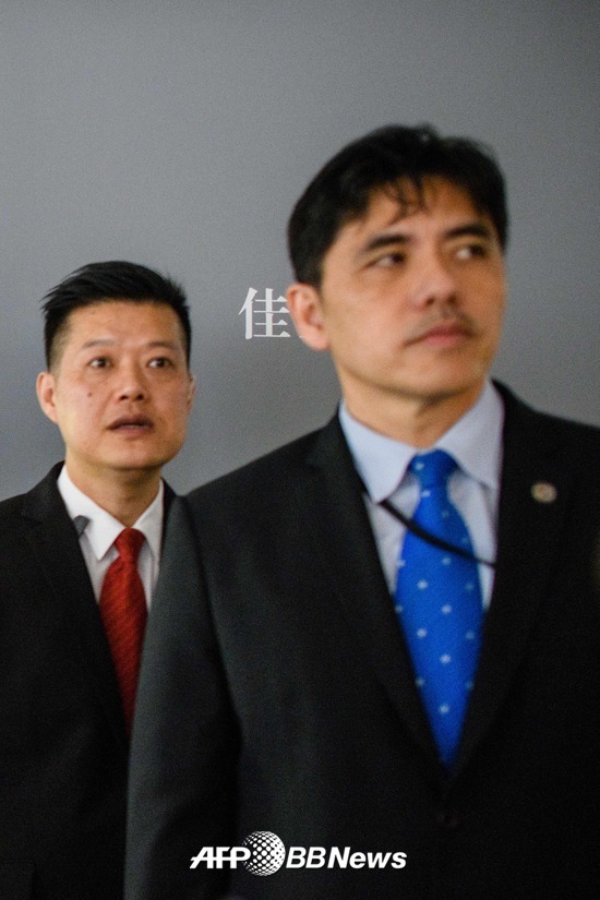 지난 1월 간첩혐의로 체포된 전 미국 국가정보국(CIA) 요원 제리 천 싱 리(오른쪽). /AFPBBNews=뉴스1