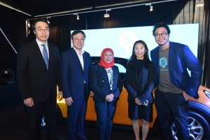 리안 풍 쏘카 말레이시아 CEO(사진 맨 오른쪽)는 20대 말에 대표이사가 된 현지업계의 젊은 경영자로 우버 임원으로 겪은 시행착오를 바탕으로 카셰어링 서비스의 현지화를 이끌고 있는 적임자로 평가된다. /사진제공 = 쏘카