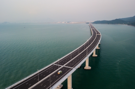 23일(현지시간) 개통된 세계에서 가장 긴 다리인 '강주아오(홍콩-주하이-마카오)대교'. /사진=뉴스1