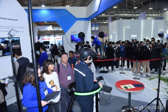 지난달 31일 한국전력이 주관한 글로벌 종합 에너지 박람회, '빛가람 국제 전력기술 엑스포(BIXPO, 빅스포)'가 광주 김대중컨벤션센터에서 개막했다. 사진은 전시장 모습./사진제공=한국전력