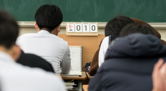 2019학년도 대학수학능력시험을 열흘 앞둔 5일 서울 용산구 용산고등학교에서 고3 수험생들이 자율학습을 하고 있다./사진=뉴스1