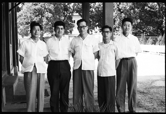 (왼쪽부터)성경린, 로버트 가피아스, 김기수, 김태섭, 황병기(1960)/사진제공=국립국악원
