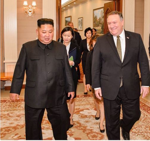 【서울=뉴시스】마이크 폼페이오 미국 국무장관이 7일 트위터를 통해 김정은 북한 국무위원장과 만났다고 밝히고, 사진도 함께  공개했다.  2018.10.07   